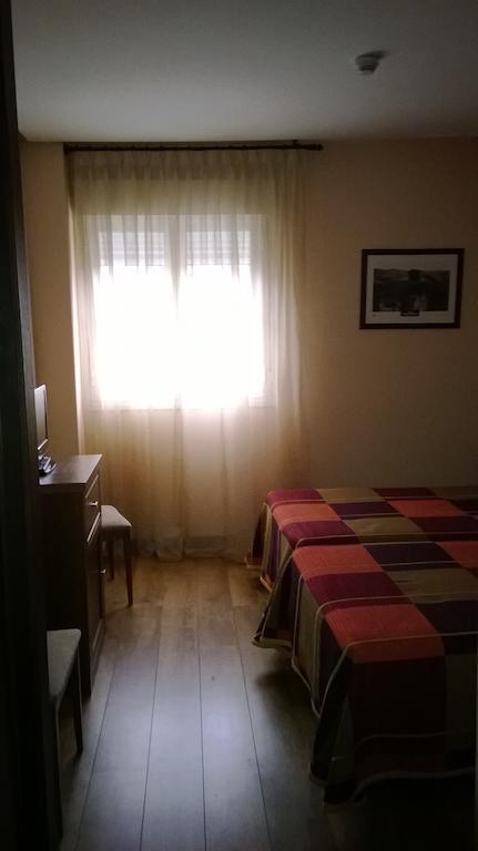 Castañares de Rioja Hostal Patron חדר תמונה